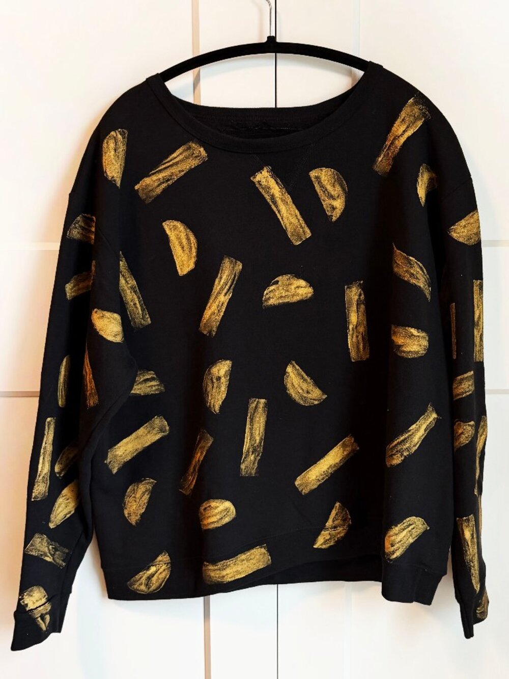 Bianca Barr Gold sparkle and black sweater Size Large